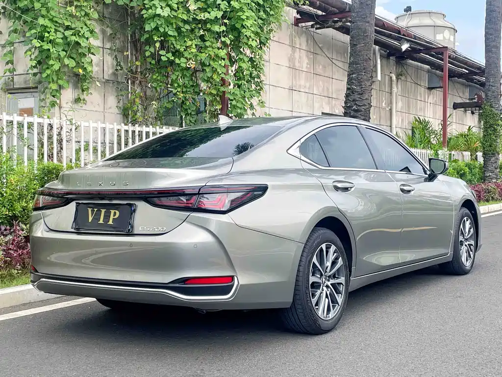 Lexus ES — фото 7