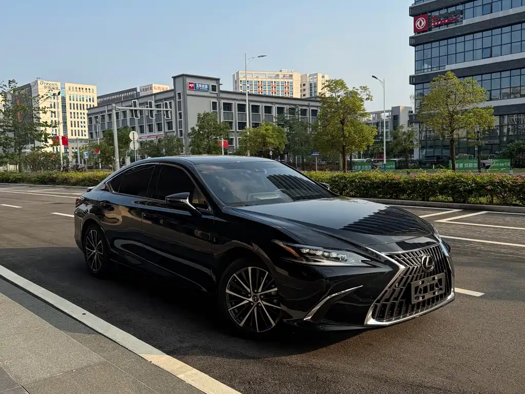Lexus ES — фото 10