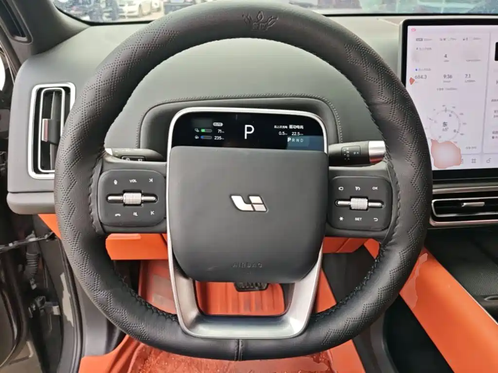 Li Auto Li L8 — фото 11