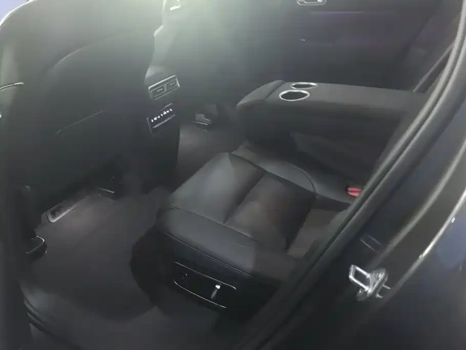 Li Auto Li L7 — фото 11