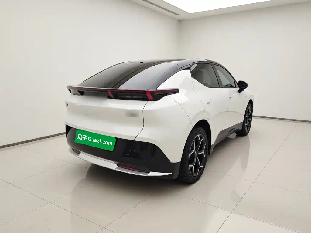 Lynk & Co 20 — фото 6