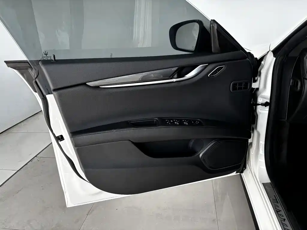 Maserati Ghibli — фото 11
