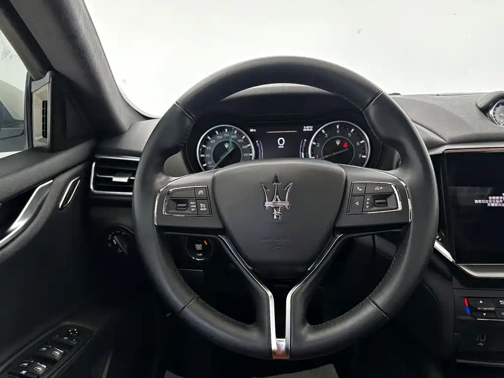 Maserati Ghibli — фото 16