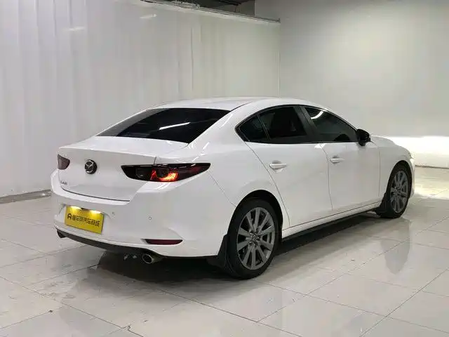 Mazda 3 Axela — фото 4