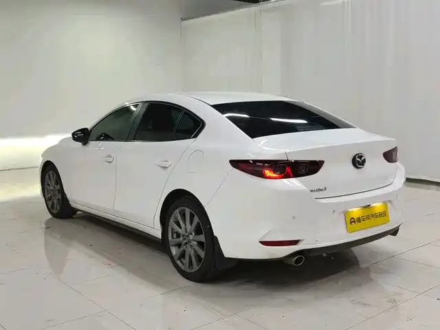Mazda 3 Axela — фото 5