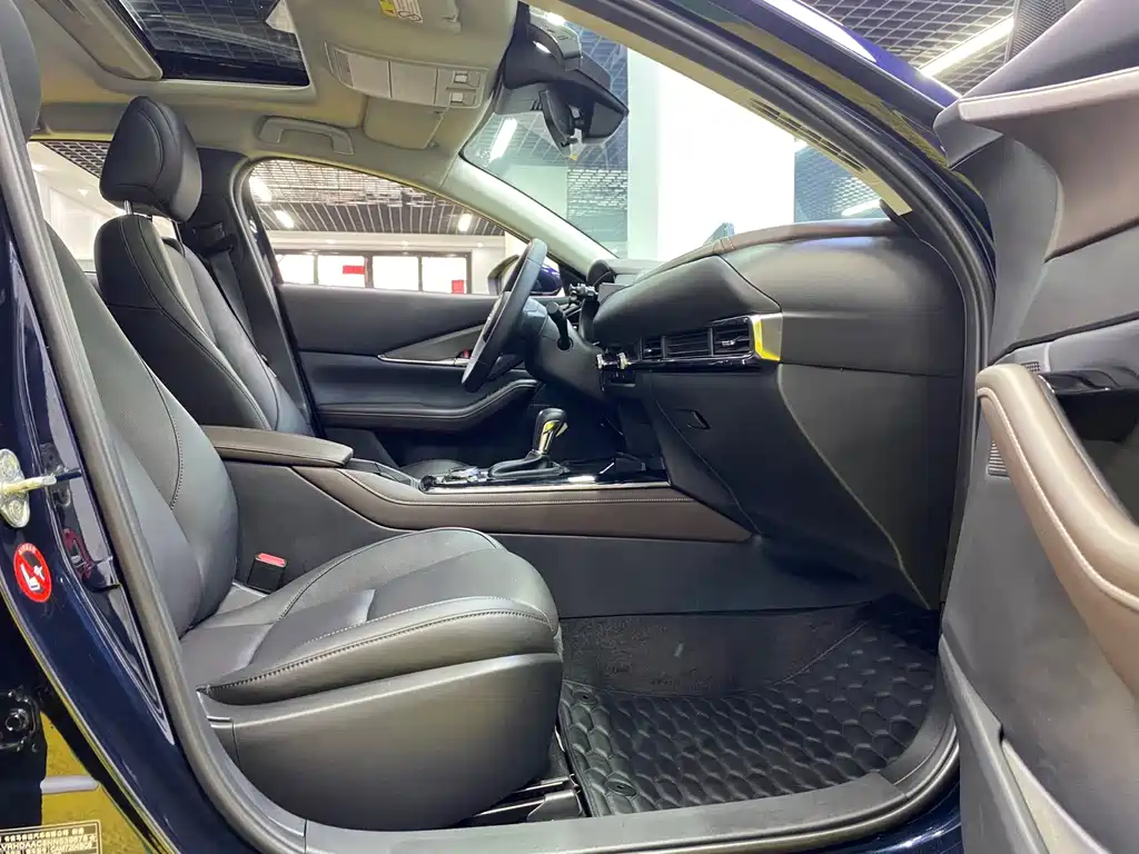 Mazda CX-30 — фото 10