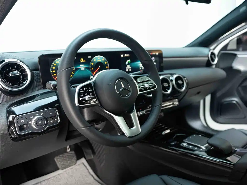 Mercedes-Benz A-Class — фото 11