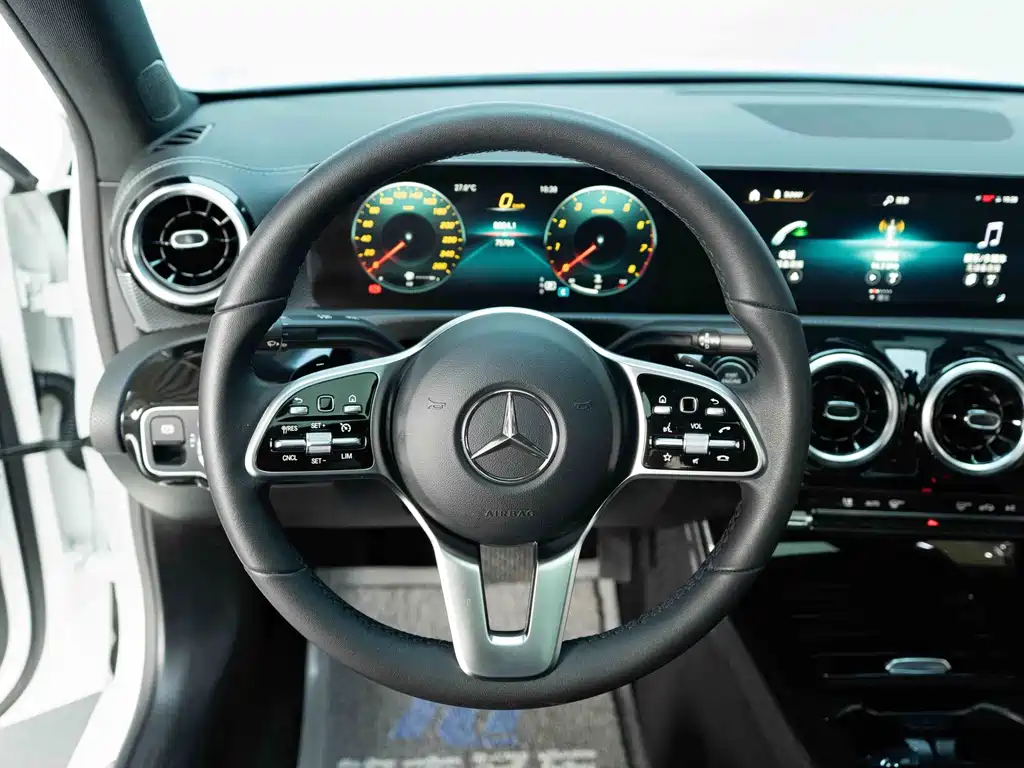 Mercedes-Benz A-Class — фото 13