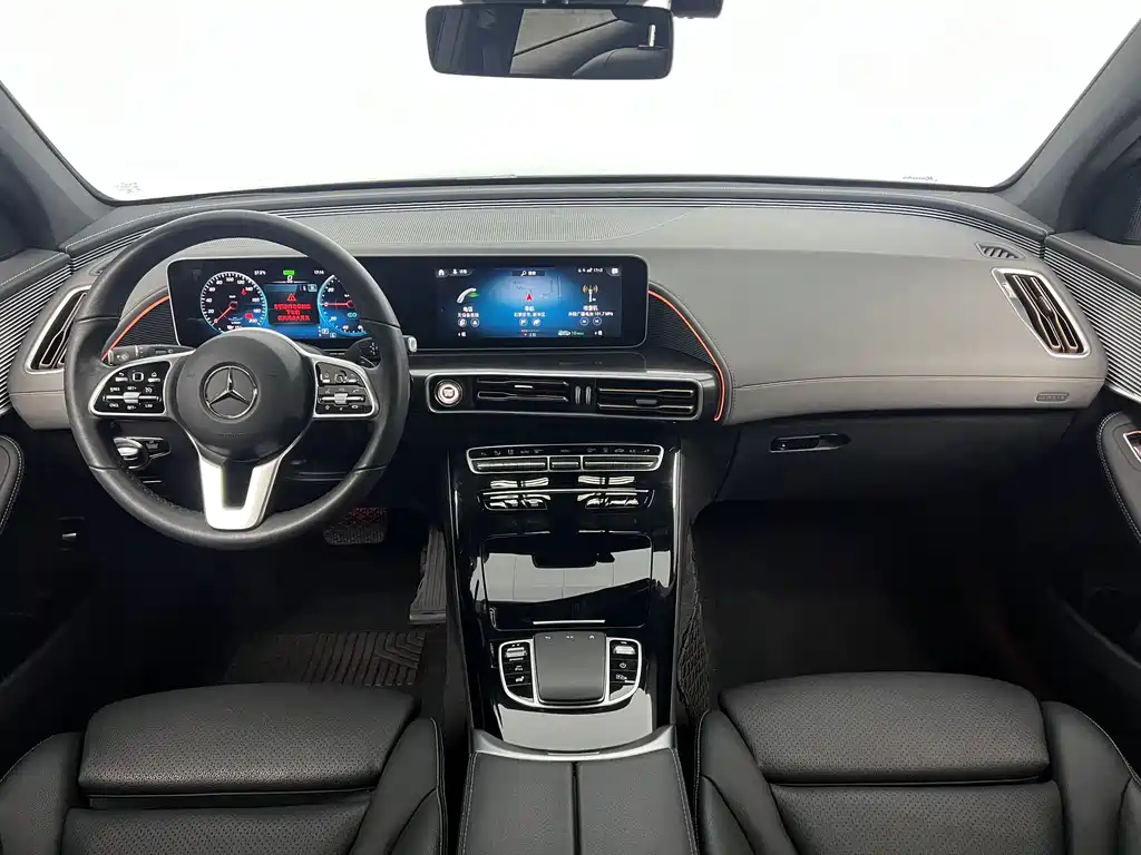 Mercedes-Benz EQC — фото 13