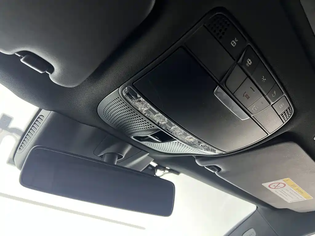 Mercedes-Benz EQC — фото 10