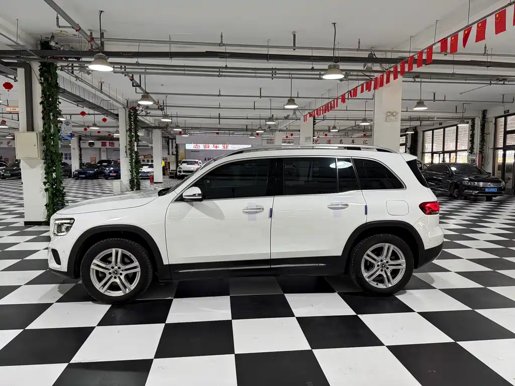 Mercedes-Benz GLB — фото 14
