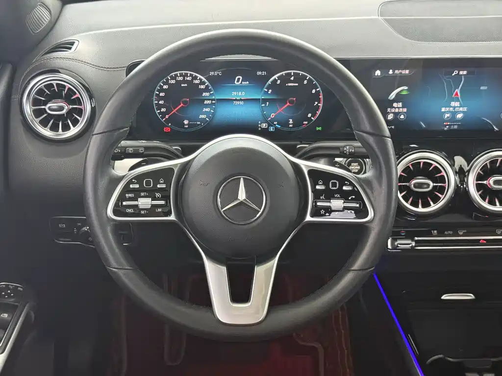 Mercedes-Benz GLB — фото 13