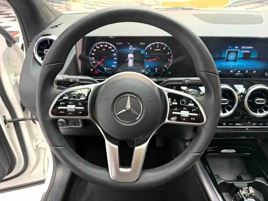 Mercedes-Benz GLA — фото 7