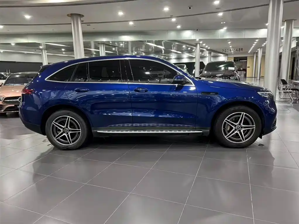 Mercedes-Benz EQC — фото 6