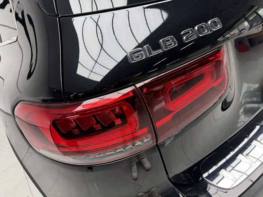 Mercedes-Benz GLB — фото 13