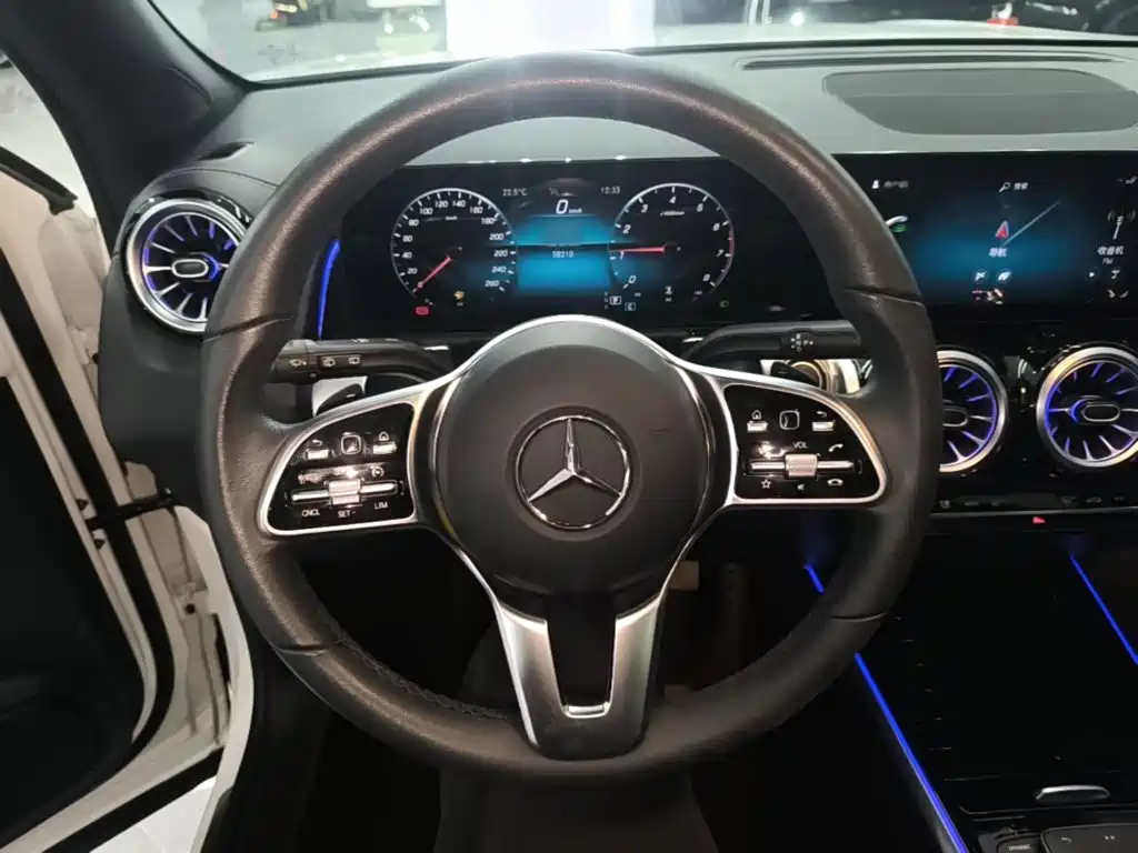 Mercedes-Benz GLB — фото 11