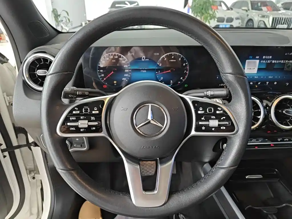 Mercedes-Benz GLB — фото 11