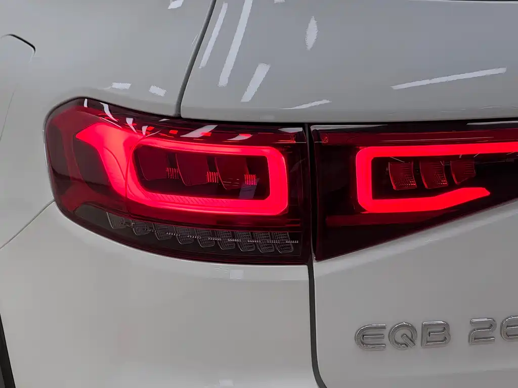 Mercedes-Benz EQB — фото 9