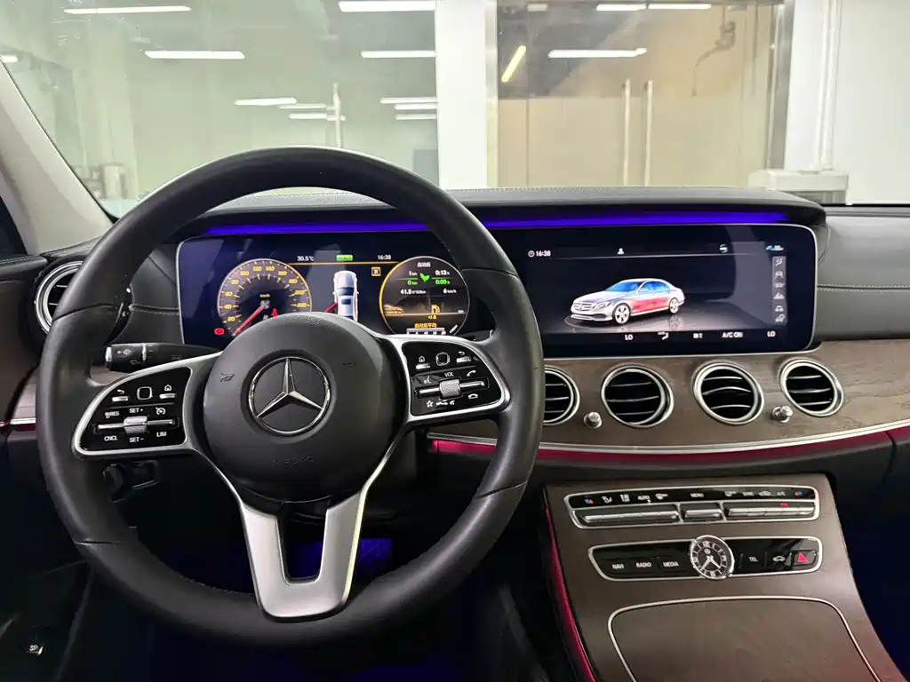 Mercedes-Benz E-Class — фото 17