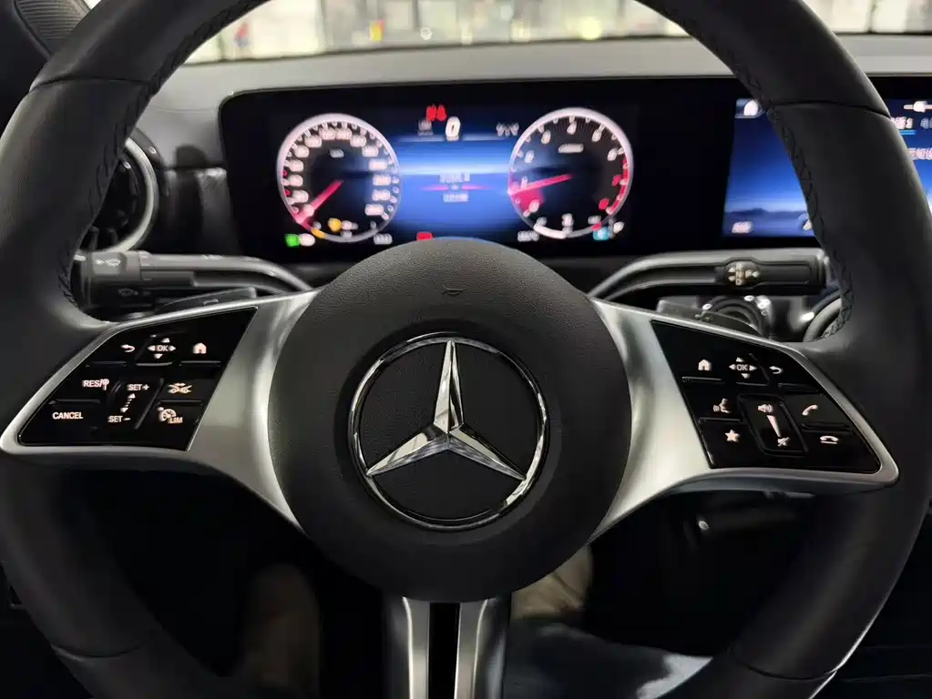 Mercedes-Benz A-Class — фото 15