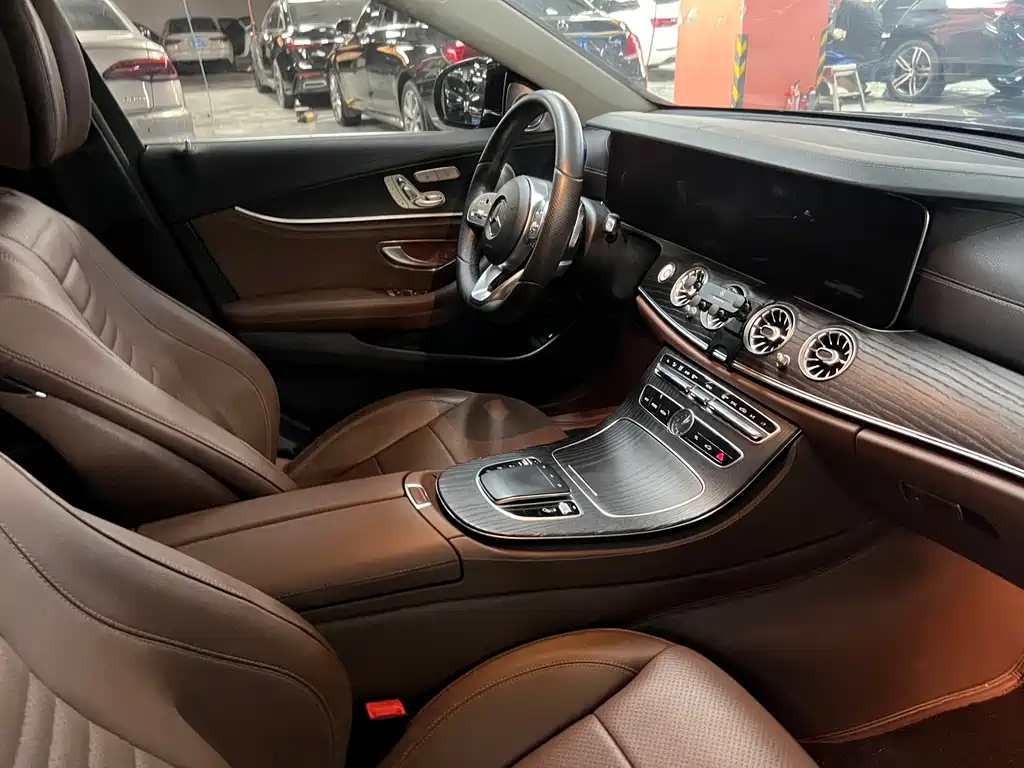 Mercedes-Benz E-Class — фото 15