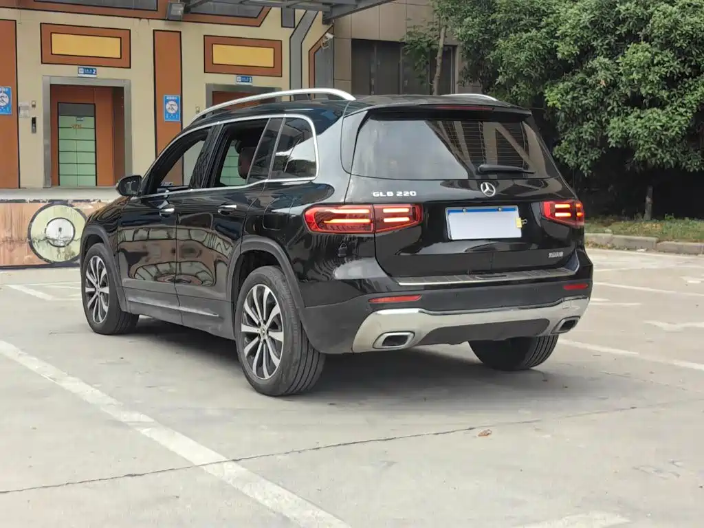 Mercedes-Benz GLB — фото 18