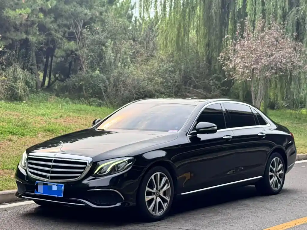 Mercedes-Benz E-Class — фото 1