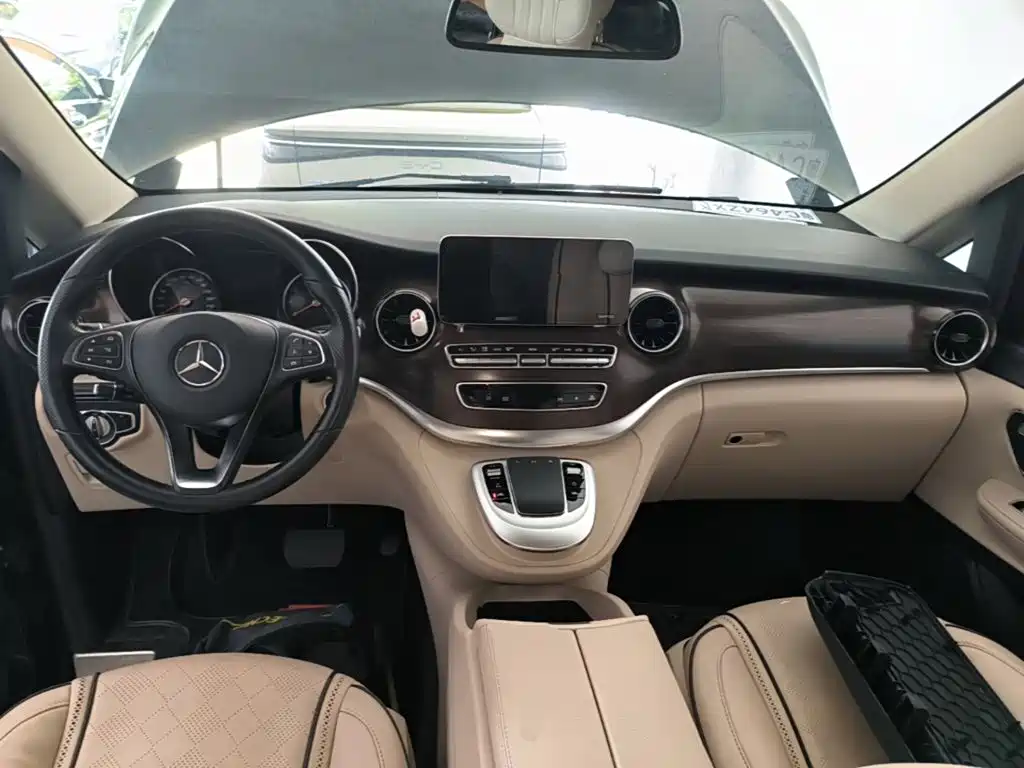 Mercedes-Benz V-Class — фото 10