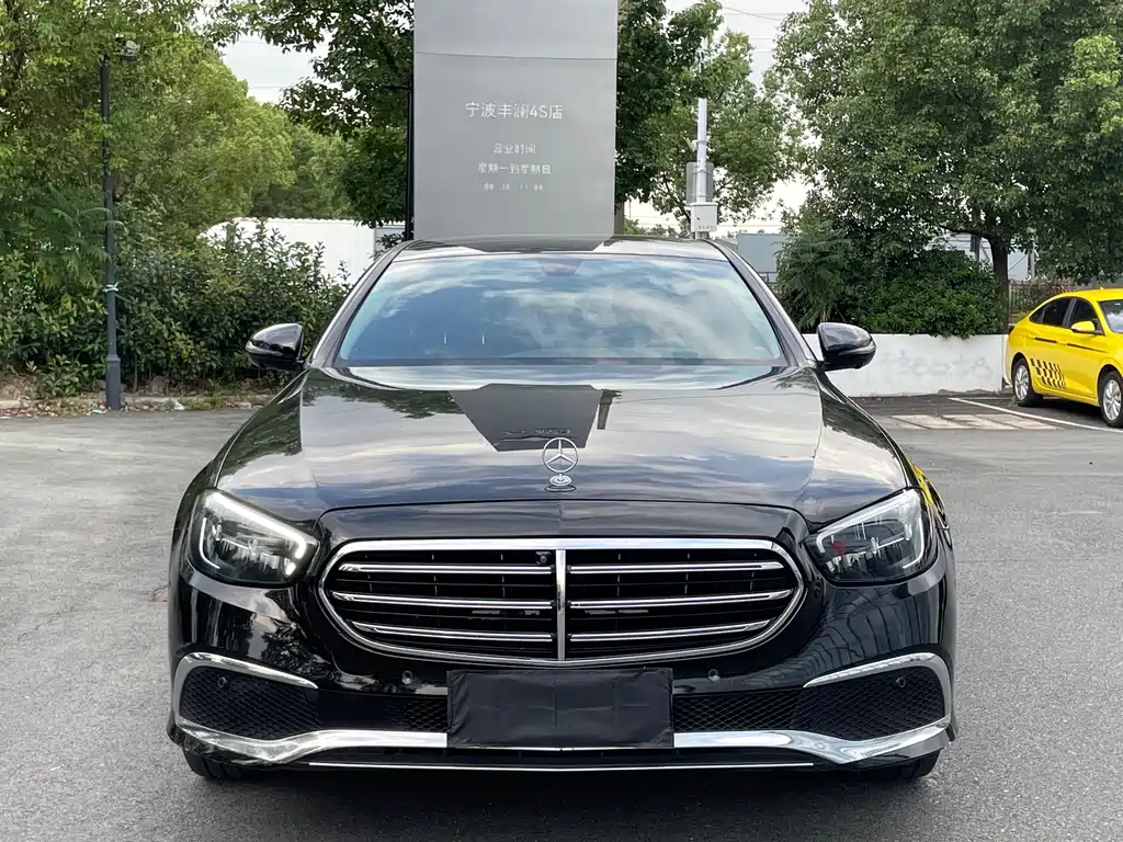 Mercedes-Benz E-Class — фото 2