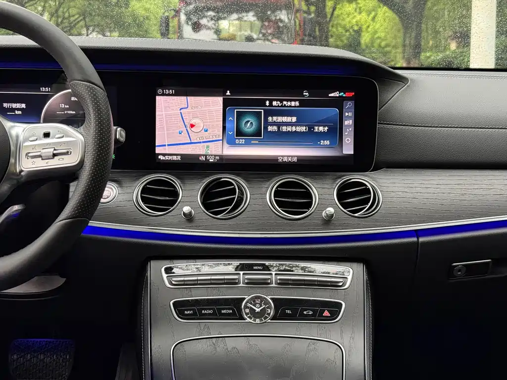 Mercedes-Benz E-Class — фото 11