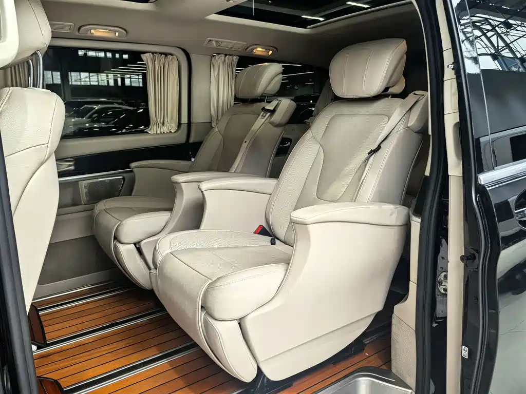 Mercedes-Benz V-Class — фото 13