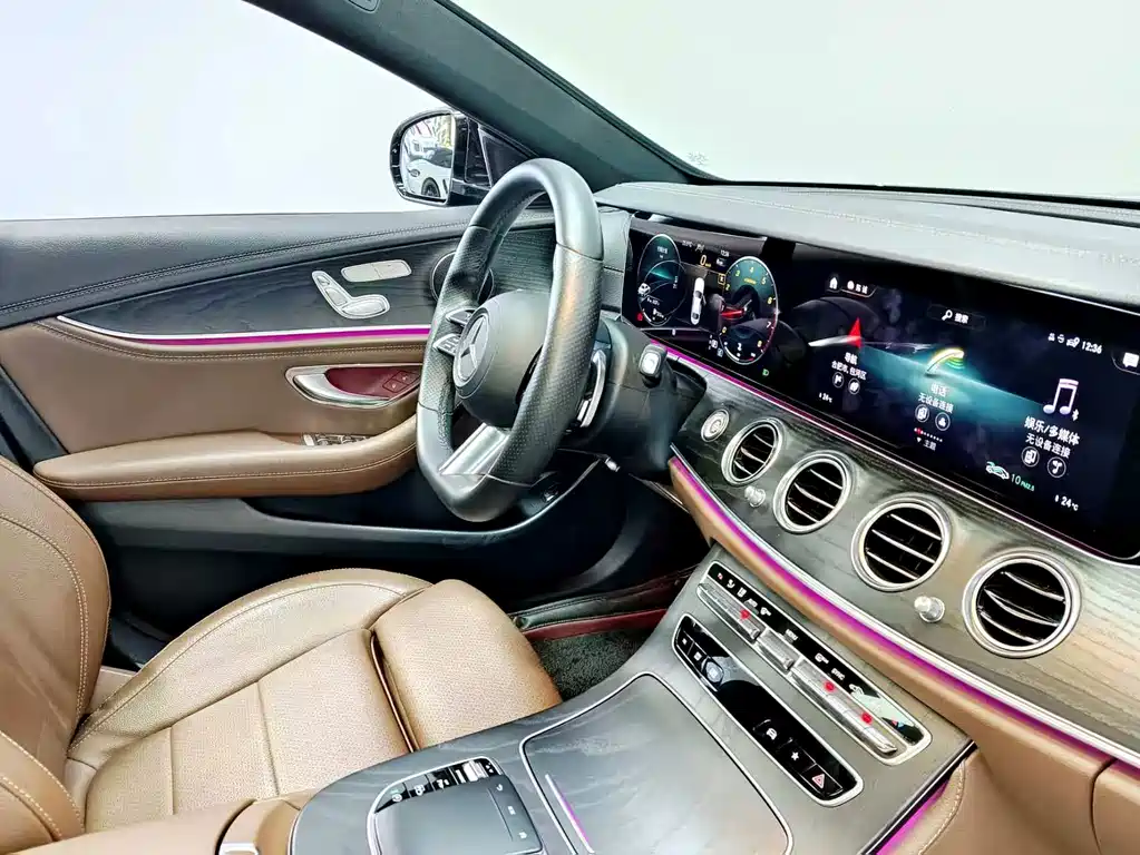 Mercedes-Benz E-Class — фото 11