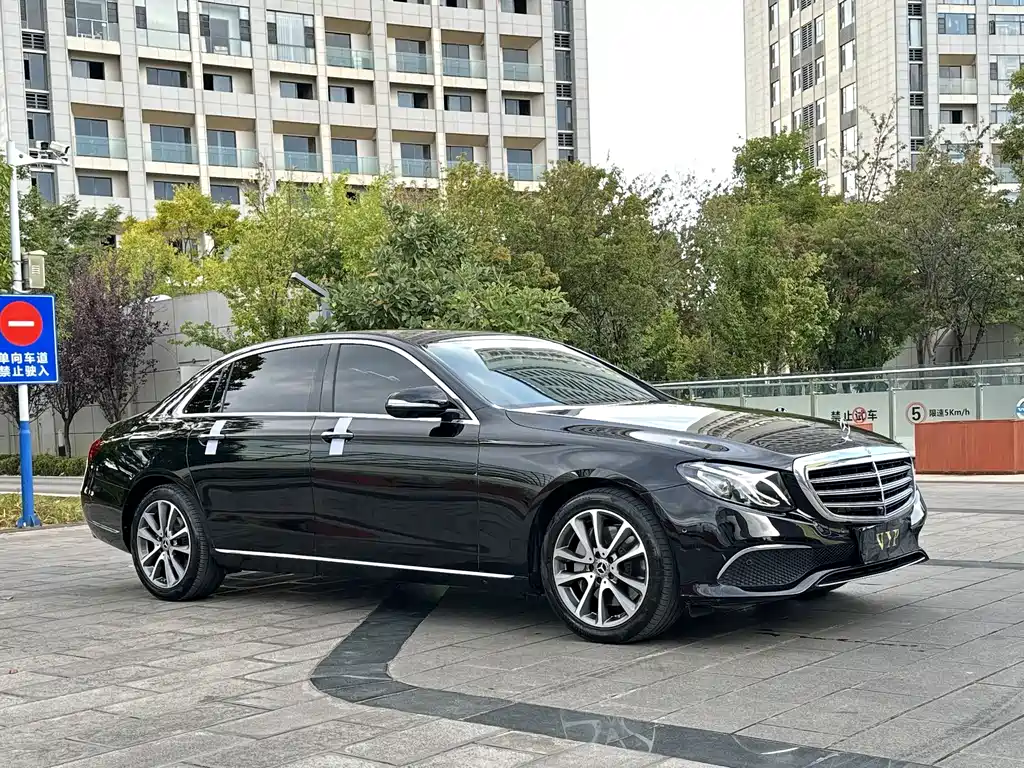 Mercedes-Benz E-Class — фото 15