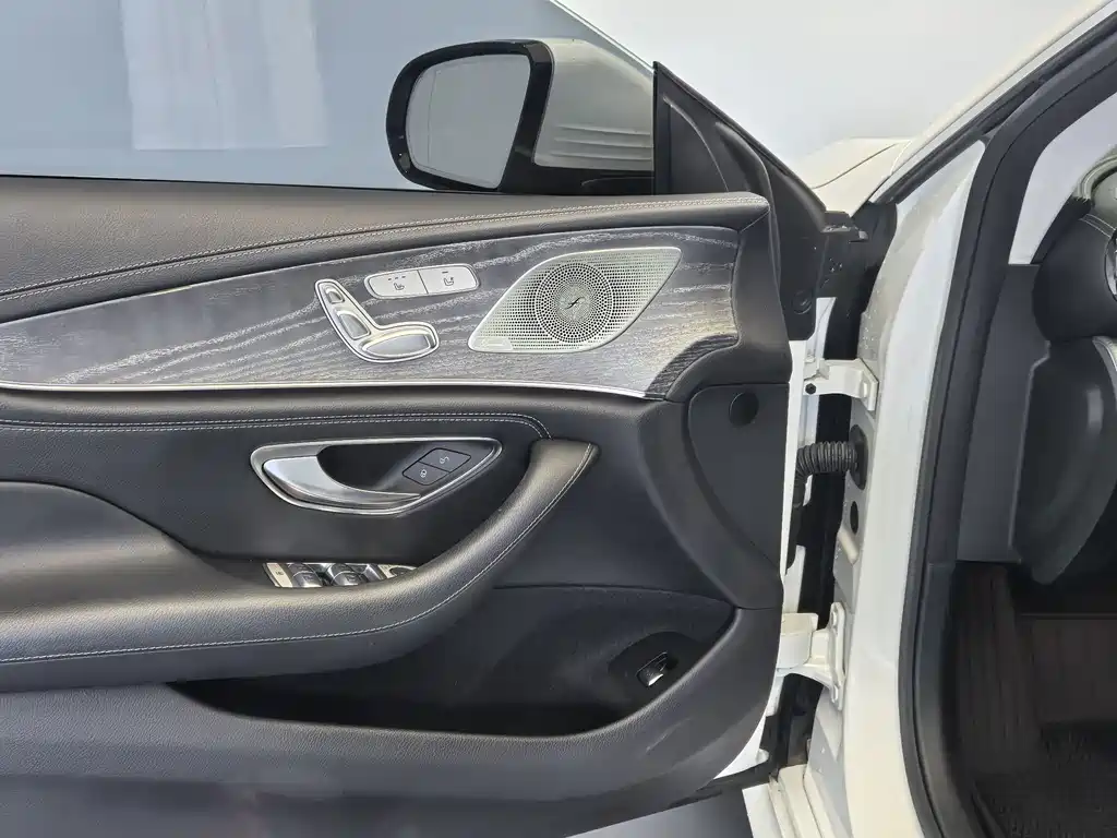 Mercedes-Benz CLS — фото 17