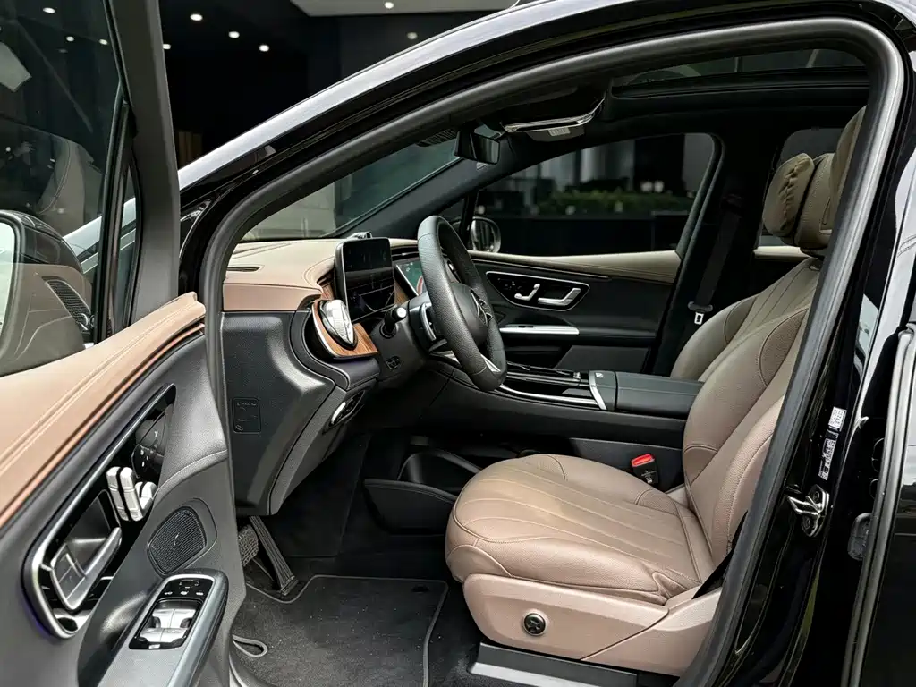 Mercedes-Benz EQE SUV — фото 4