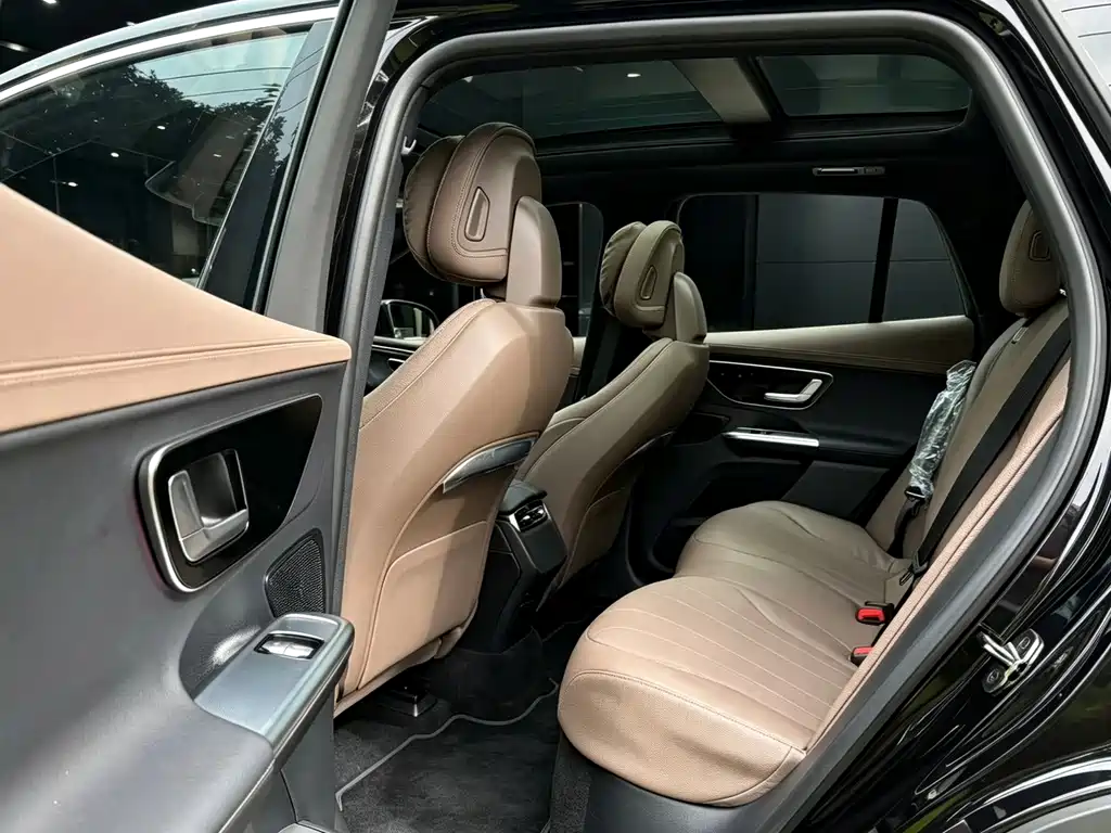 Mercedes-Benz EQE SUV — фото 6