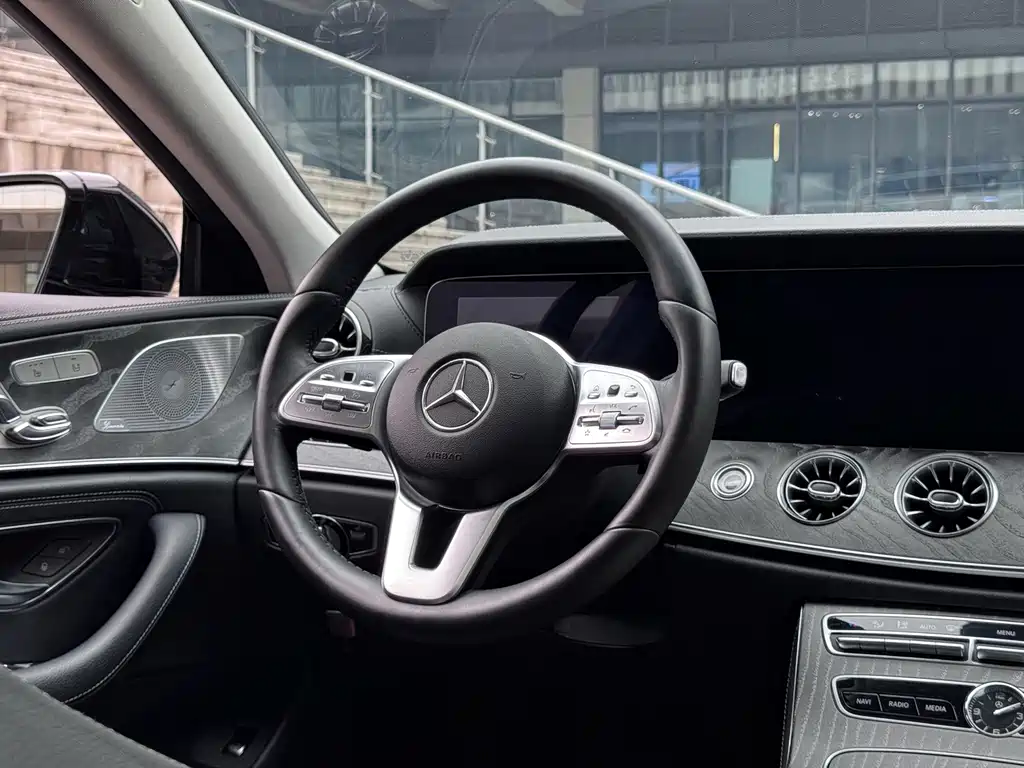 Mercedes-Benz CLS — фото 13