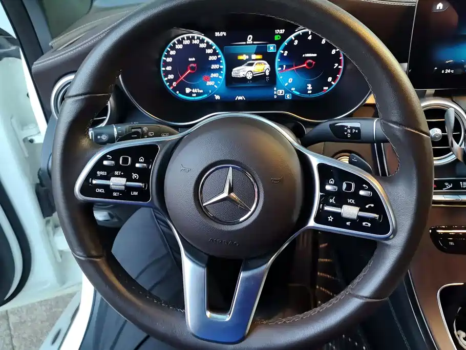 Mercedes-Benz GLC — фото 15