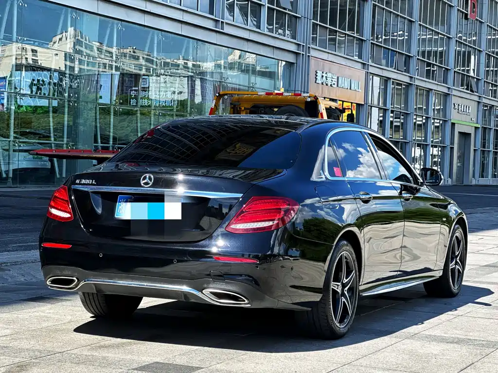 Mercedes-Benz E-Class — фото 4