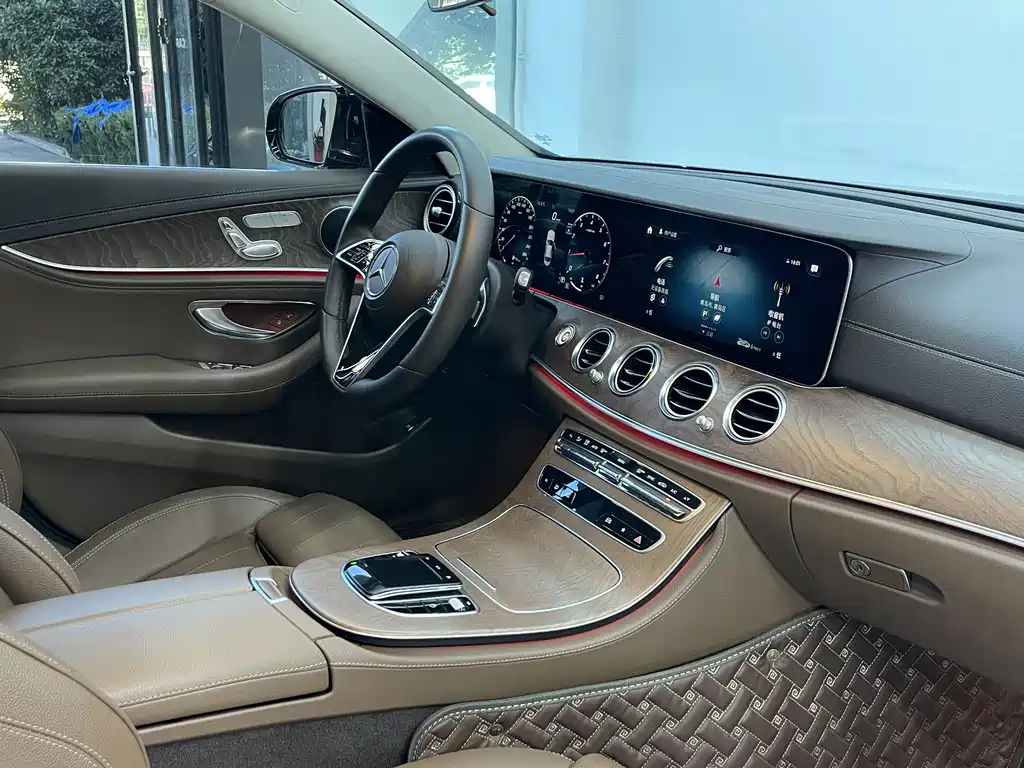 Mercedes-Benz E-Class — фото 18