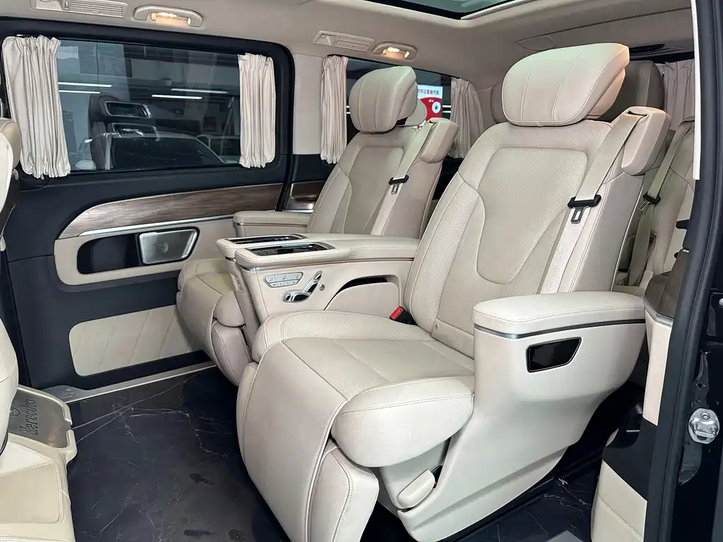 Mercedes-Benz V-Class — фото 14
