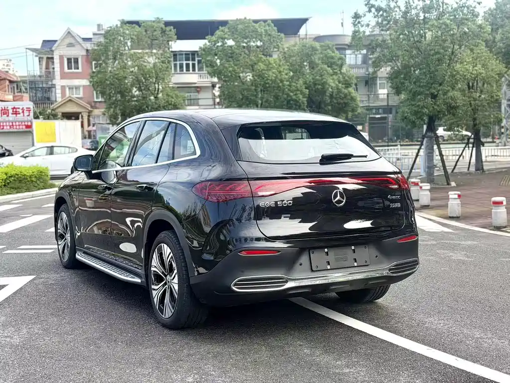 Mercedes-Benz EQE SUV — фото 4