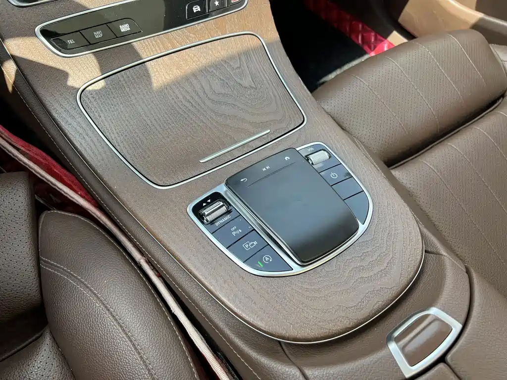 Mercedes-Benz E-Class — фото 11