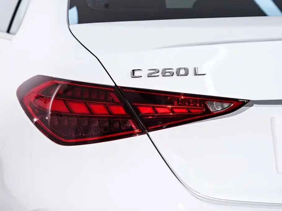 Mercedes-Benz C-Class — фото 11