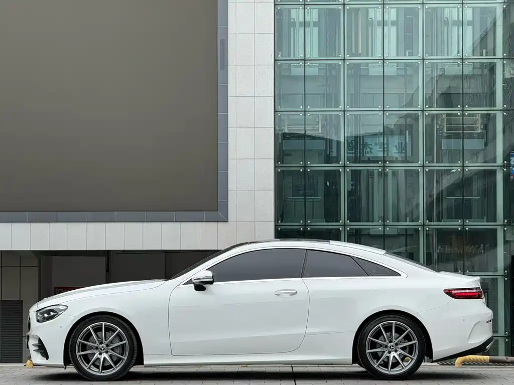 Mercedes-Benz E-Class (Import) — фото 9