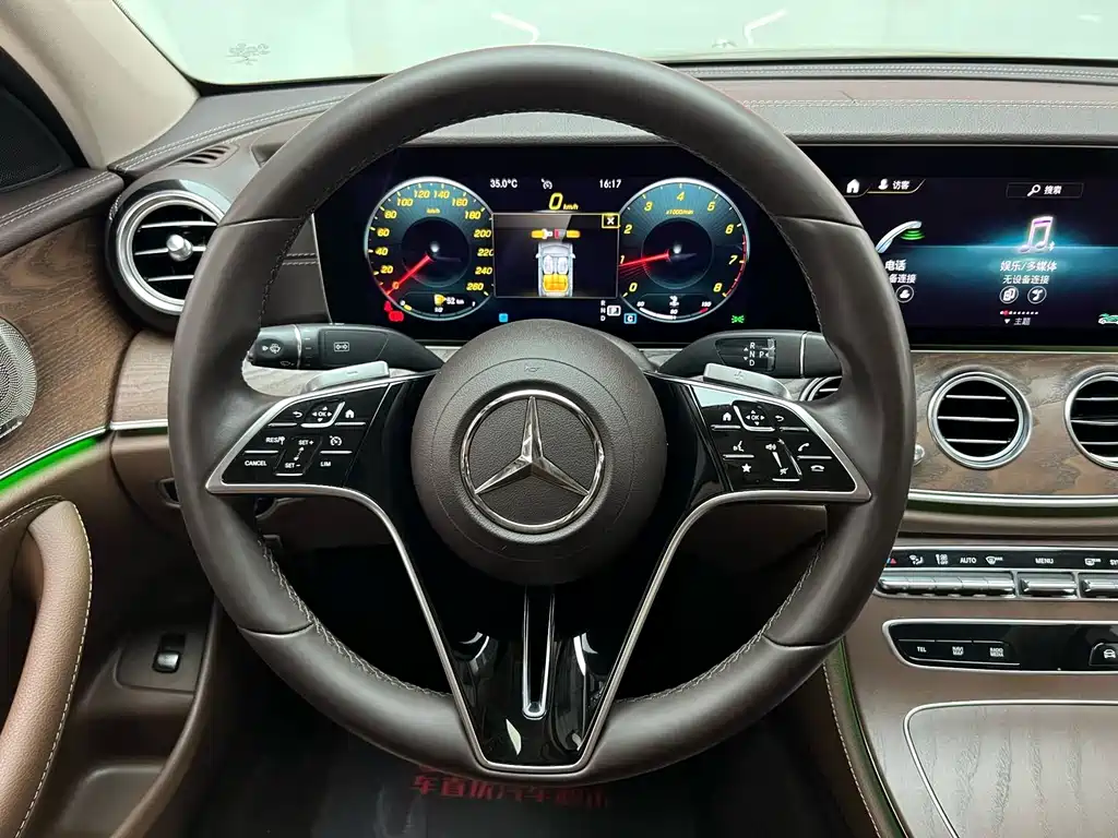 Mercedes-Benz E-Class — фото 14