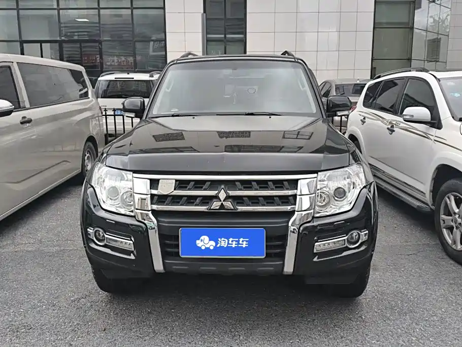 Mitsubishi Pajero (Import) — фото 2