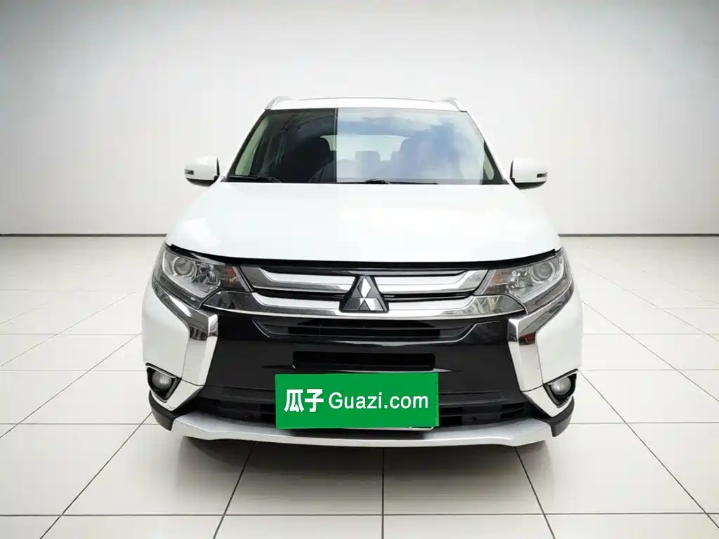Mitsubishi Outlander — фото 2