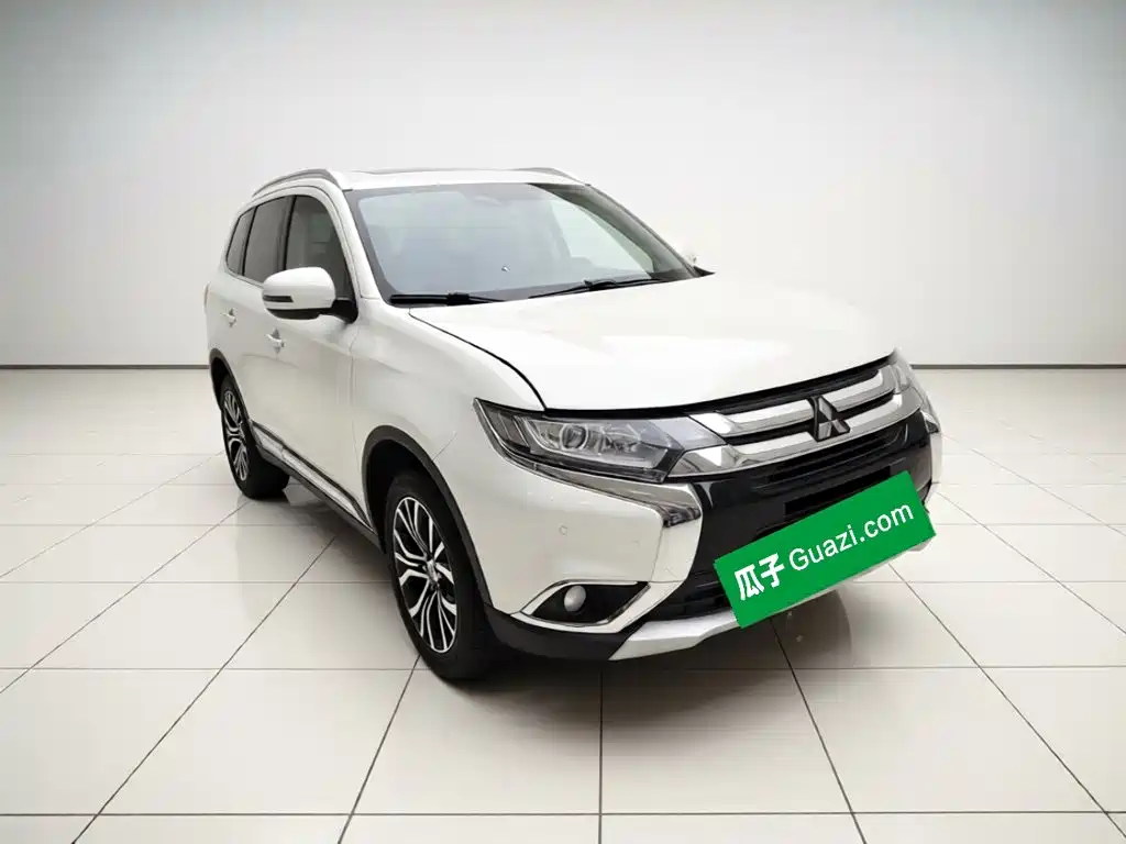 Mitsubishi Outlander — фото 3