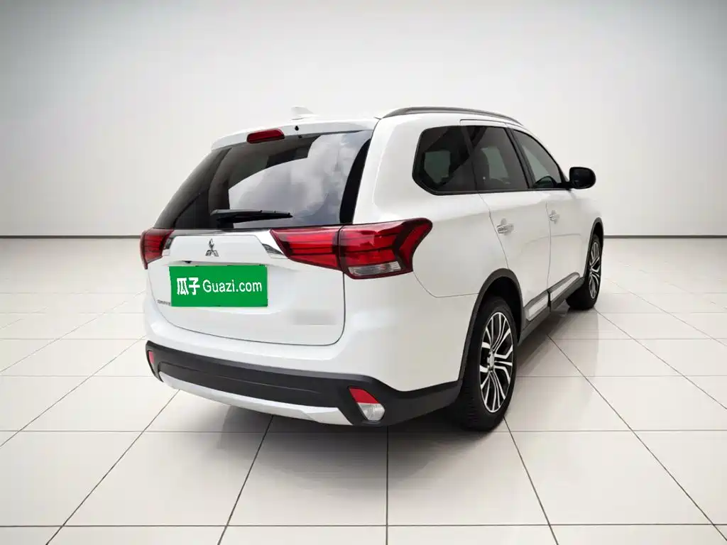 Mitsubishi Outlander — фото 6